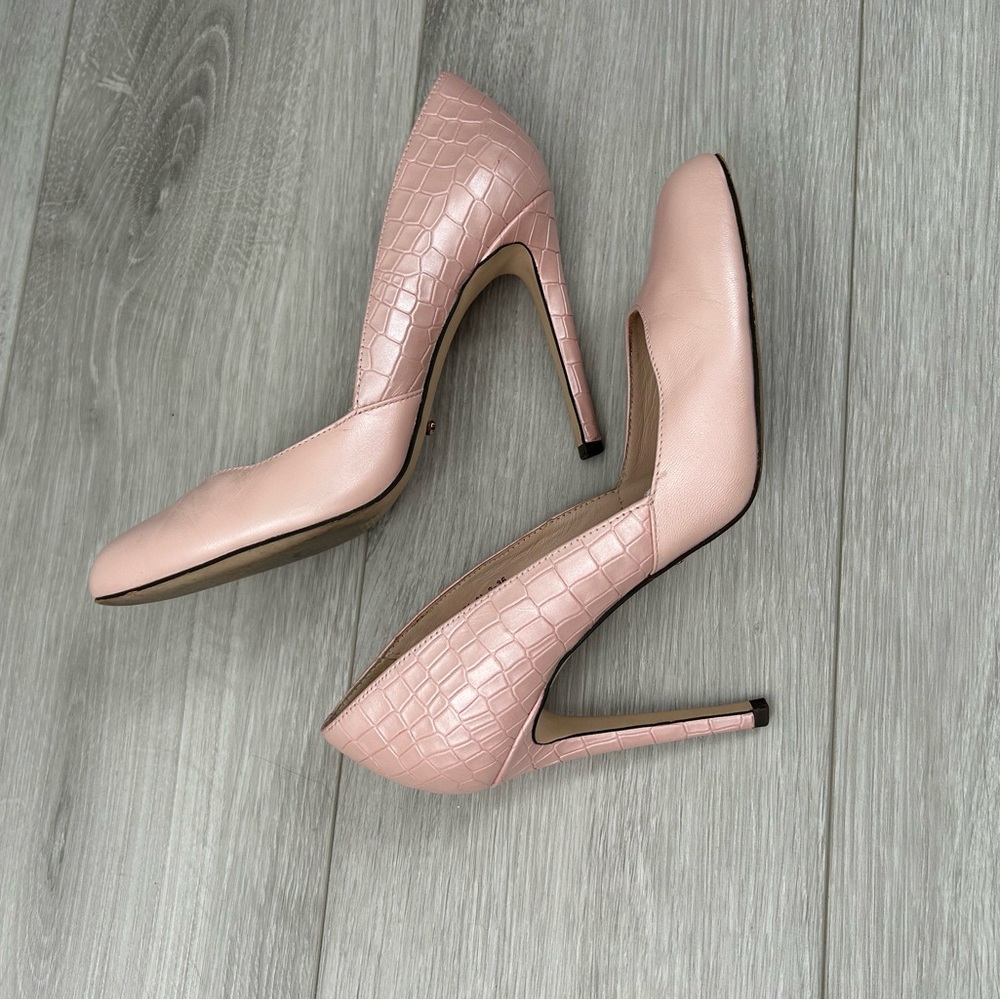 Pearly Pink Croc-Embossed Stiletto leather Heels size 5.5 (euro 36).